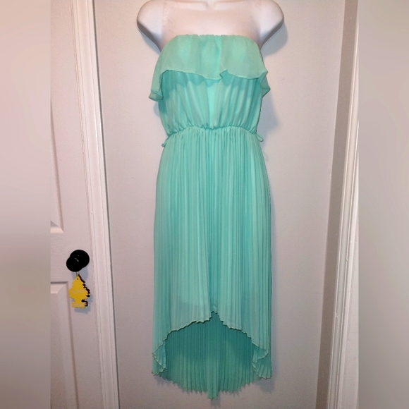 minimi Dresses & Skirts - 🔴3 For $15🔴 Sea Foam Strapless Hi Low Dress